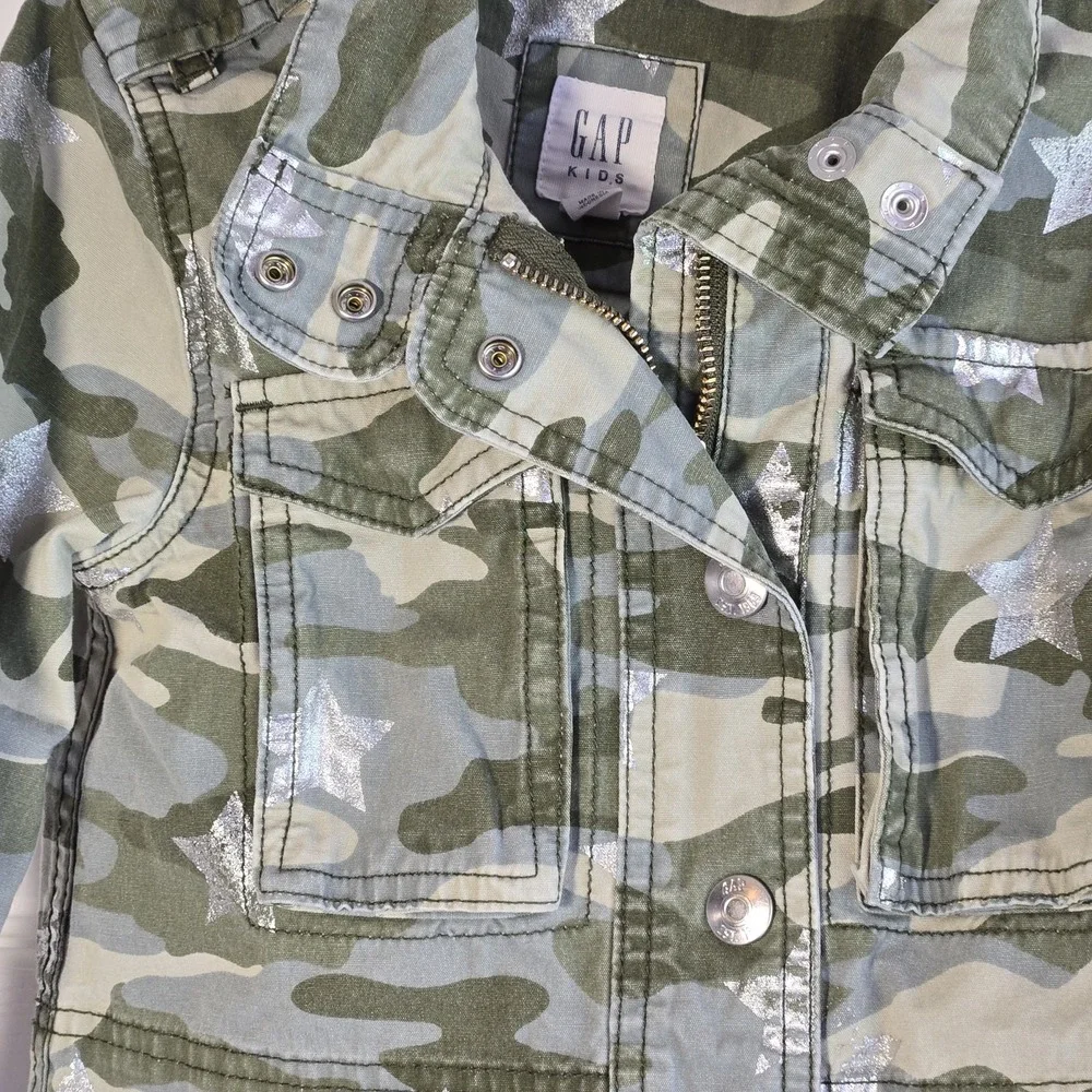 Gap Kids Green Camo Jacket‎ Girl's Size XS Metalic Silver Stars Pockets Military
